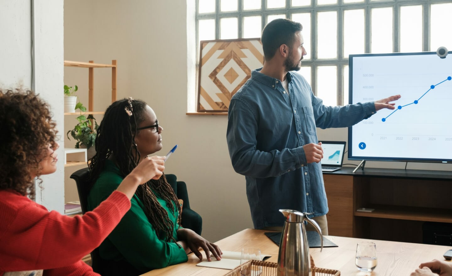 Hiring manager presenting data to team in meeting